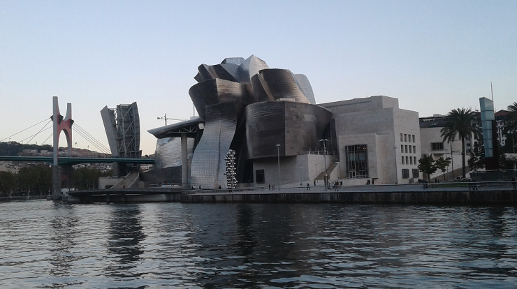 Dokončuji práci s výhledem na Guggenheim Museum